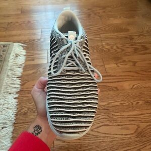 Barely worn women’s Nikes size 7.5